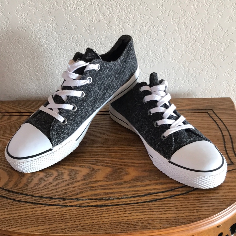 AirWalk Womens  177169 Size 9.5, Gray Fabric, Lace Up Casual Sneakers